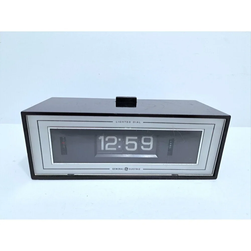 Vintage GE General Electric Flip Clock Model 8142-4 Lighted Dial Alarm Clock